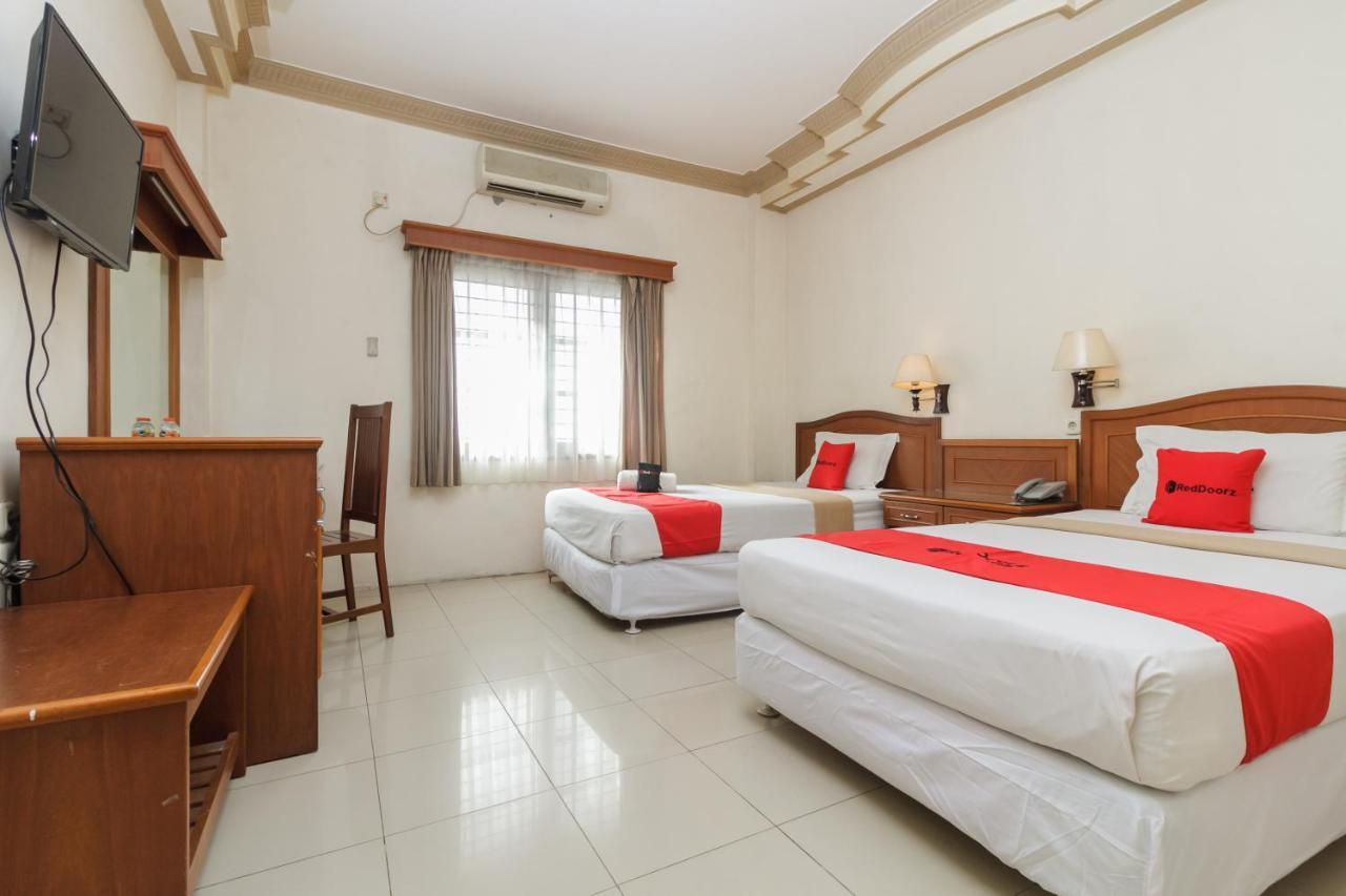 Reddoorz Plus Near Taman Siring Banua Anyar Buitenkant foto