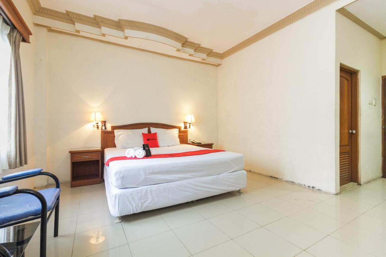 Reddoorz Plus Near Taman Siring Banua Anyar Buitenkant foto