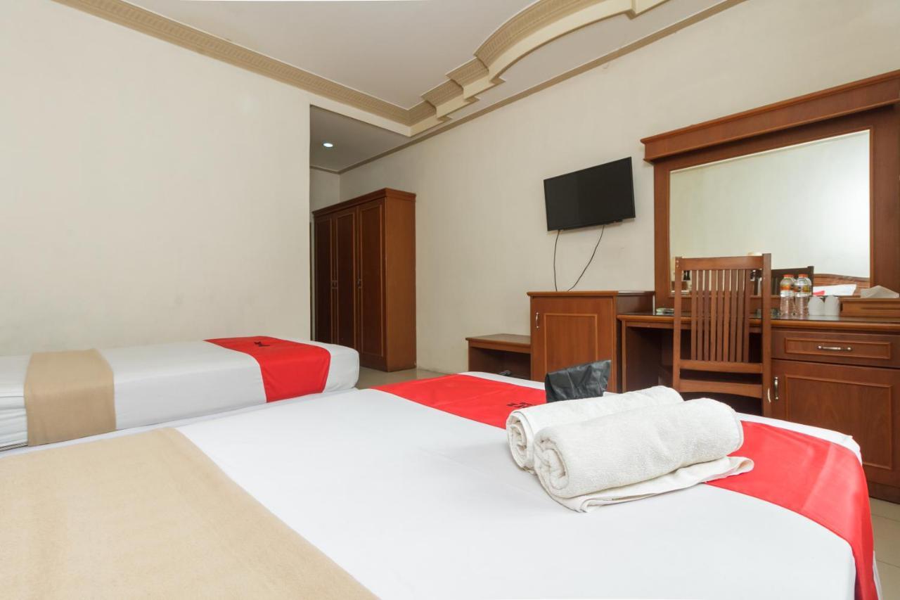 Reddoorz Plus Near Taman Siring Banua Anyar Buitenkant foto