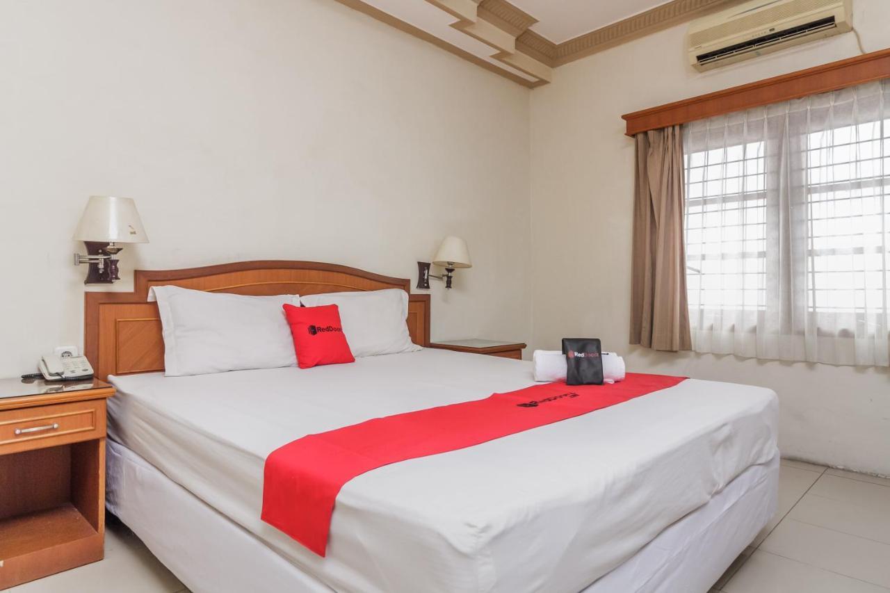 Reddoorz Plus Near Taman Siring Banua Anyar Buitenkant foto